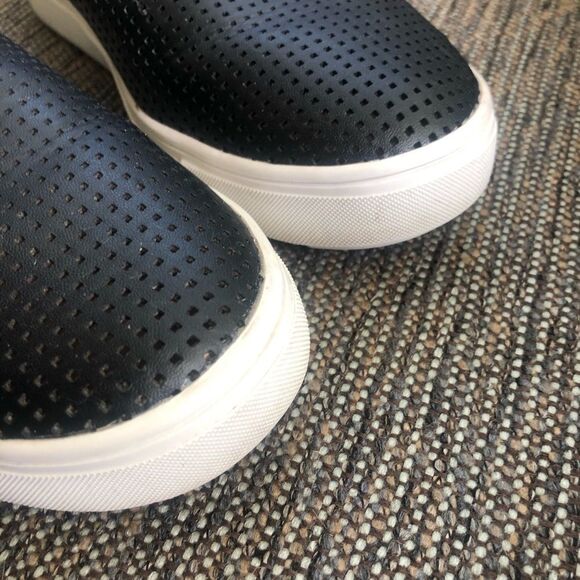 Steve Madden Scramble Black Perforated 7 - Picture 4 of 9